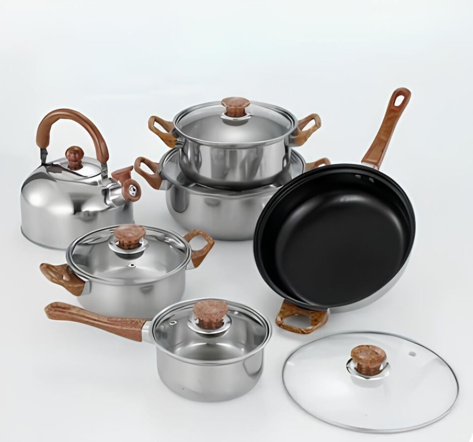 6'lı Set  4 Adet Tencere 1 Adet Çaydanlık 1 Adet 304 Çelik Üzerine Titanyum Kaplama Tava Gold Seri